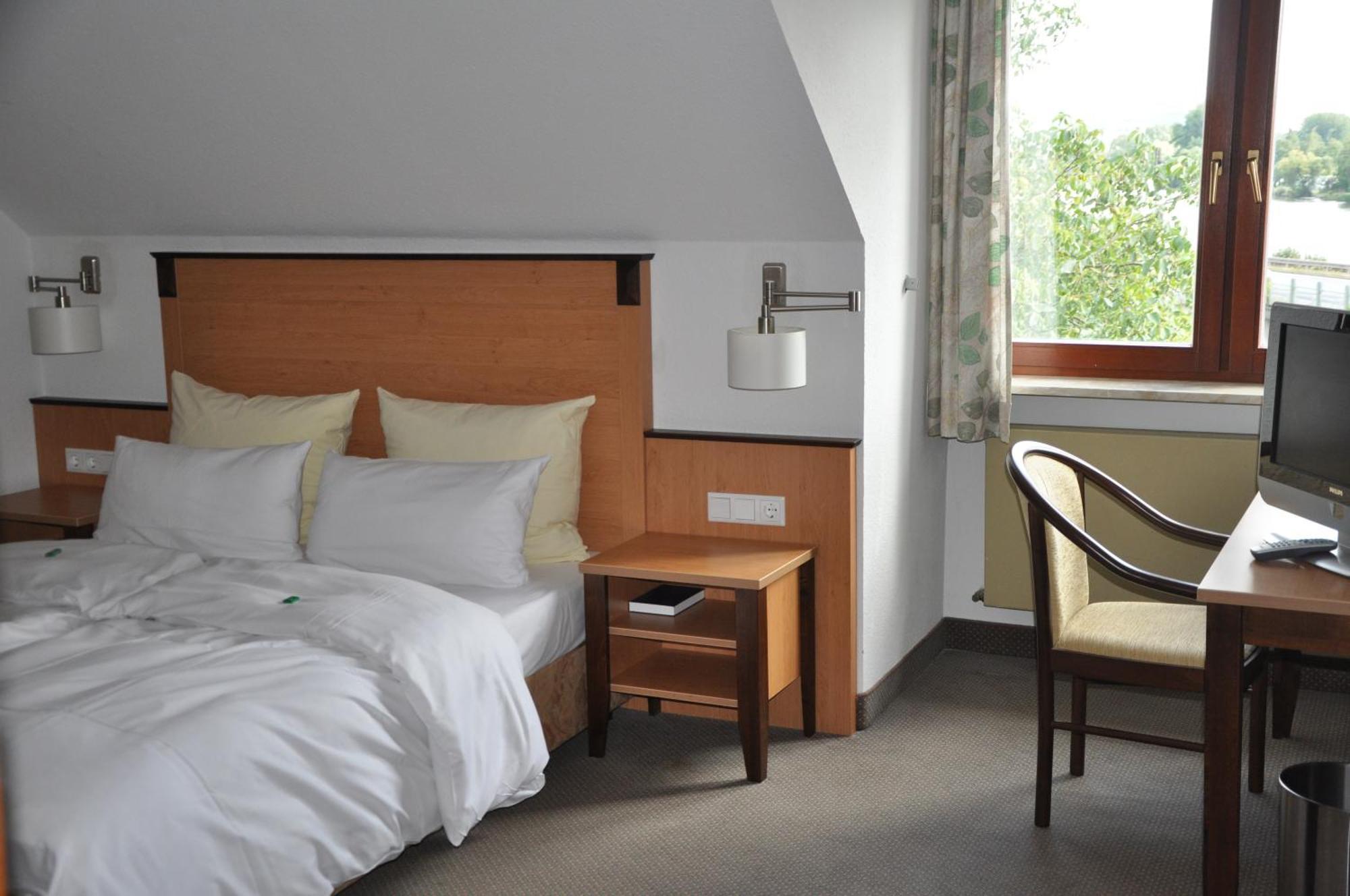 Hotel Gasthof Vogelsang Zellingen Exteriör bild