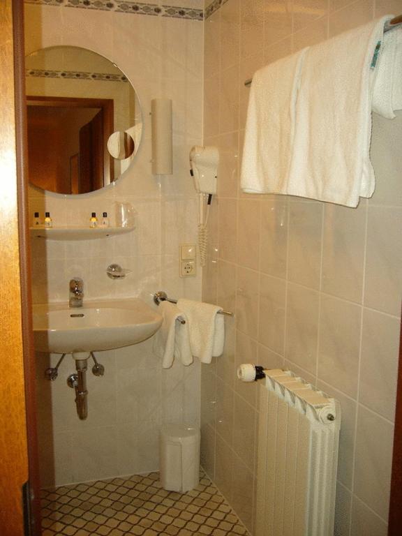Hotel Gasthof Vogelsang Zellingen Rum bild